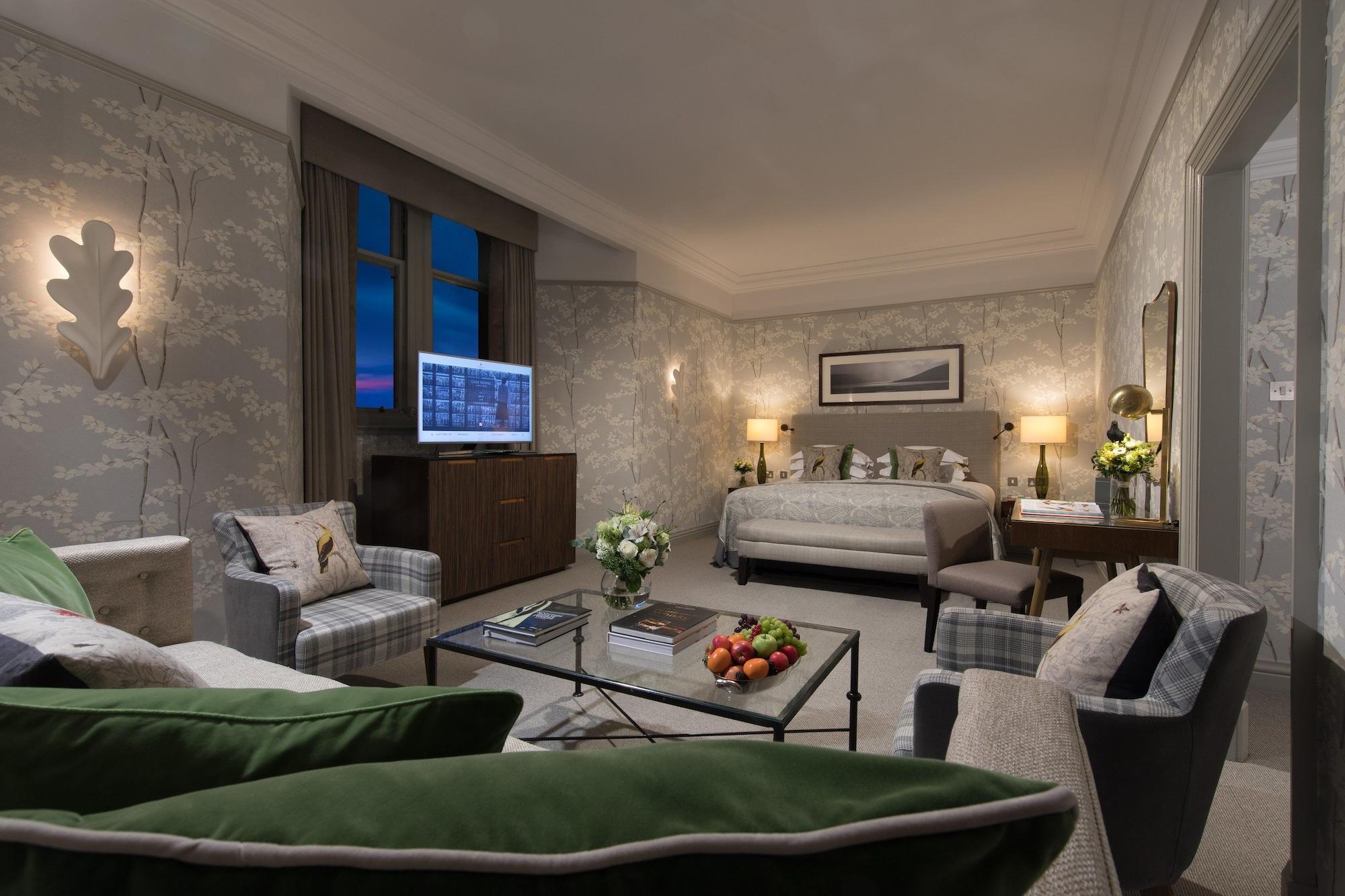 The Balmoral Hotel Edinburgh Exterior photo A suite at the hotel