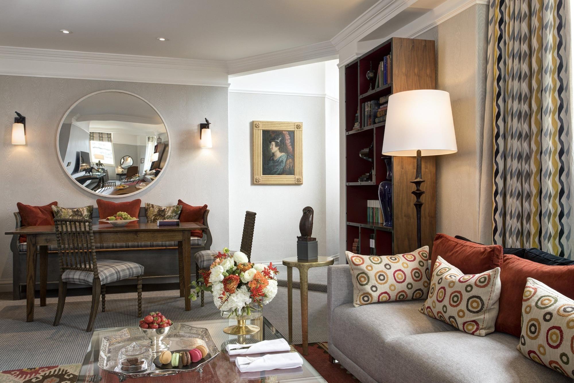 The Balmoral Hotel Edinburgh Exterior photo A living room at the hotel