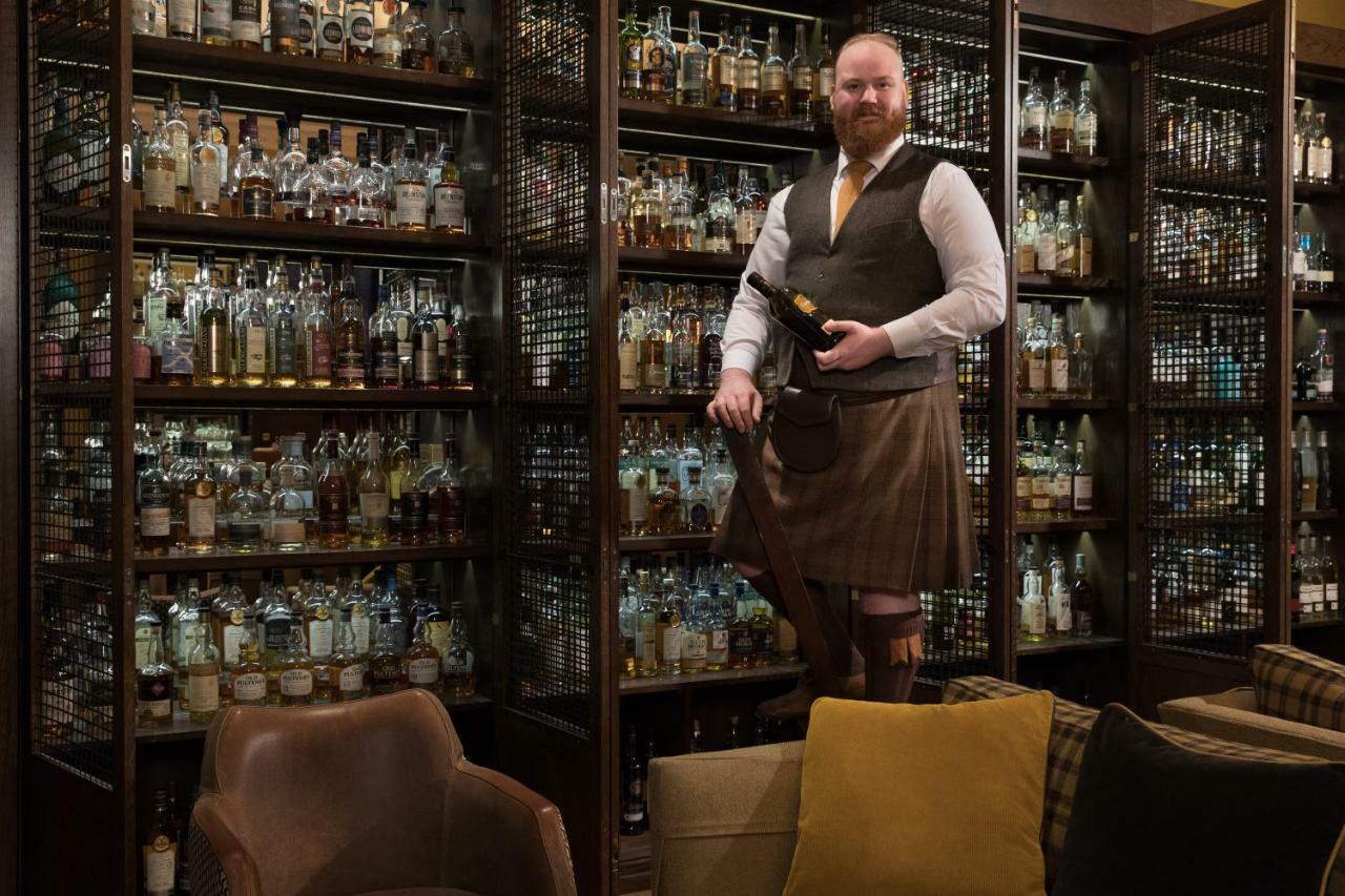 The Balmoral Hotel Edinburgh Exterior photo A whisky bar in Edinburgh